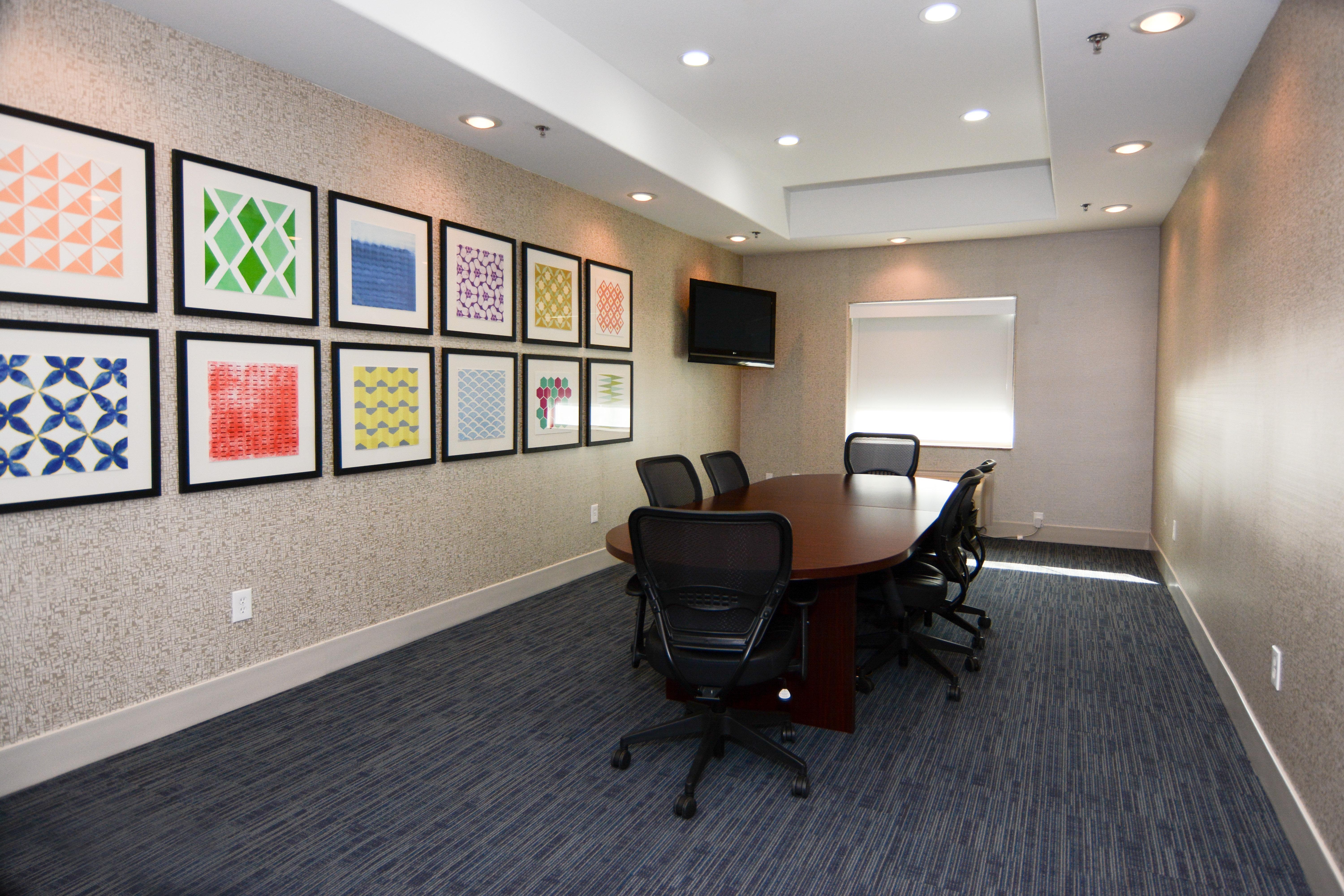 Express & By Ihg 2* New Boston